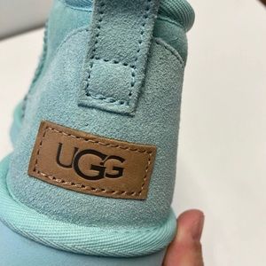 New UGG Ultra Mini Classic Genuine Shearling Line
Boot in Sky Size 10